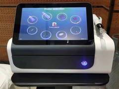 Strumento di bellezza per il viso a plasma freddo. Salone di bellezza anti-invecchiamento.